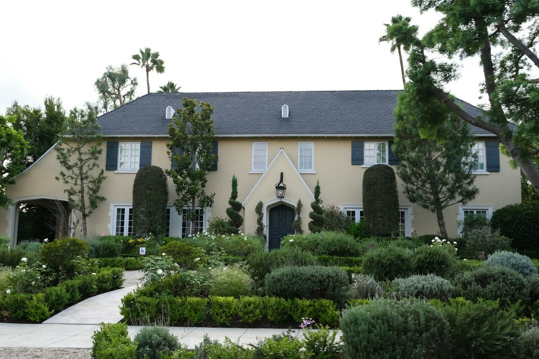 celebrity mansion exterior