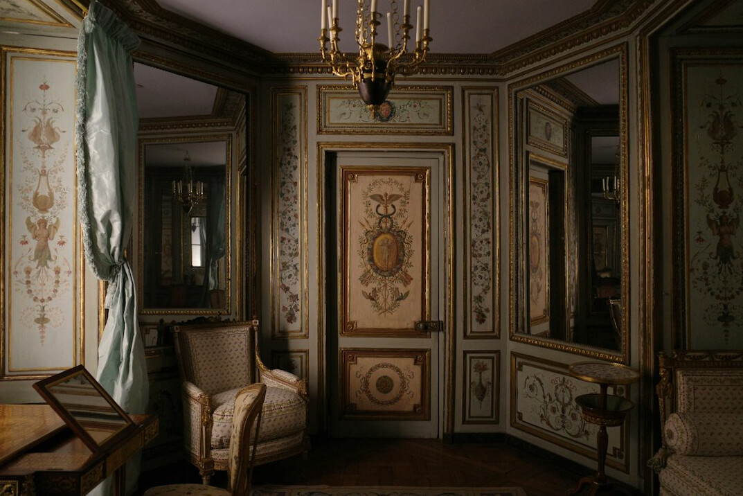 celebrity luxury living room